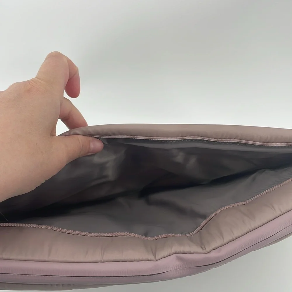 Caraa x Athleta Tech Pouch in Nouveau Rose A14
